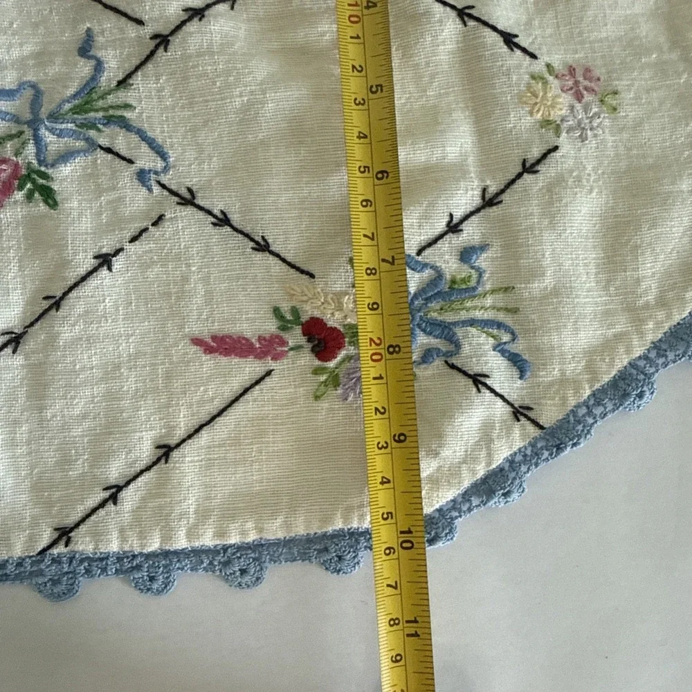 Lot of 8 Vintage Doilies Crochet pieces Various colors, sizes, shapes home
